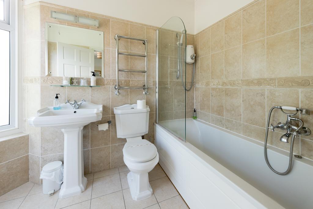 Downsview Hotel Ашфорд Екстериор снимка